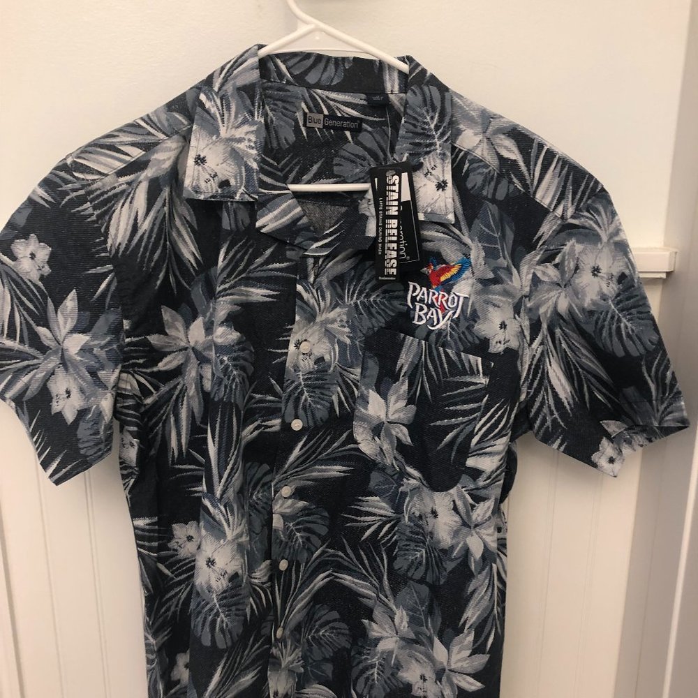 NWT Men's Parrot Bay Hawaiian Shirt Size Medium
